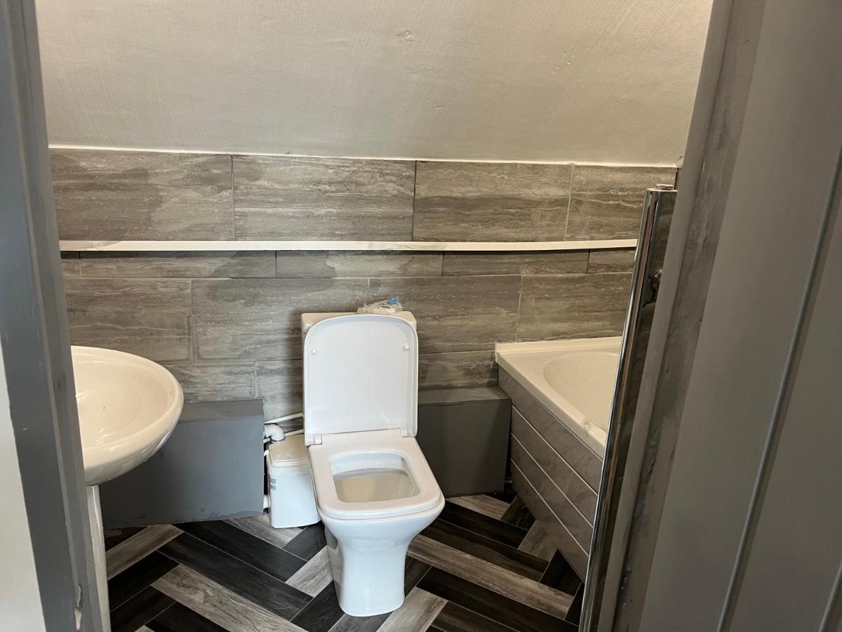 Budget Double En-Suite Bedroom เชฟฟิลด์ ภายนอก รูปภาพ