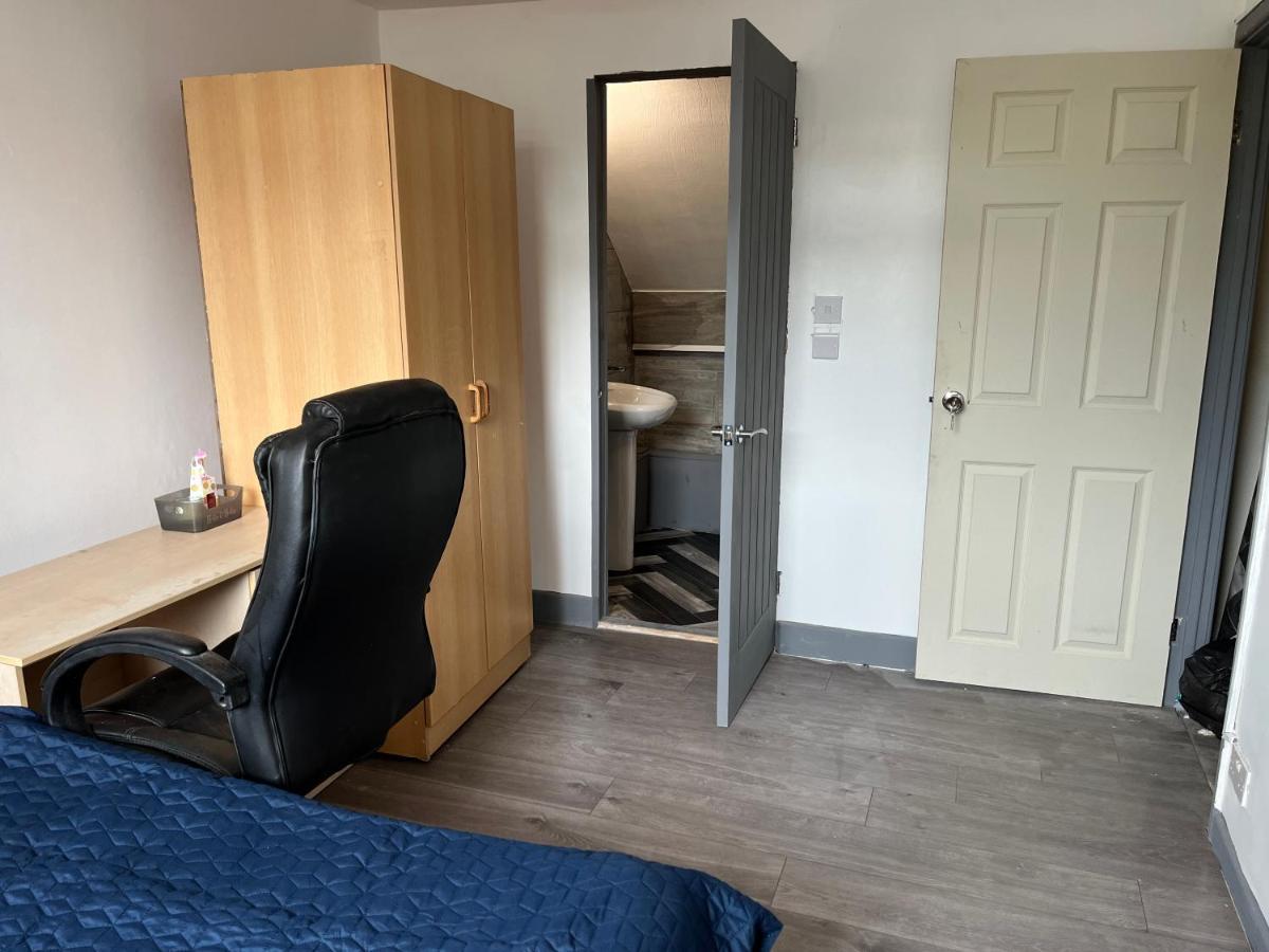 Budget Double En-Suite Bedroom เชฟฟิลด์ ภายนอก รูปภาพ