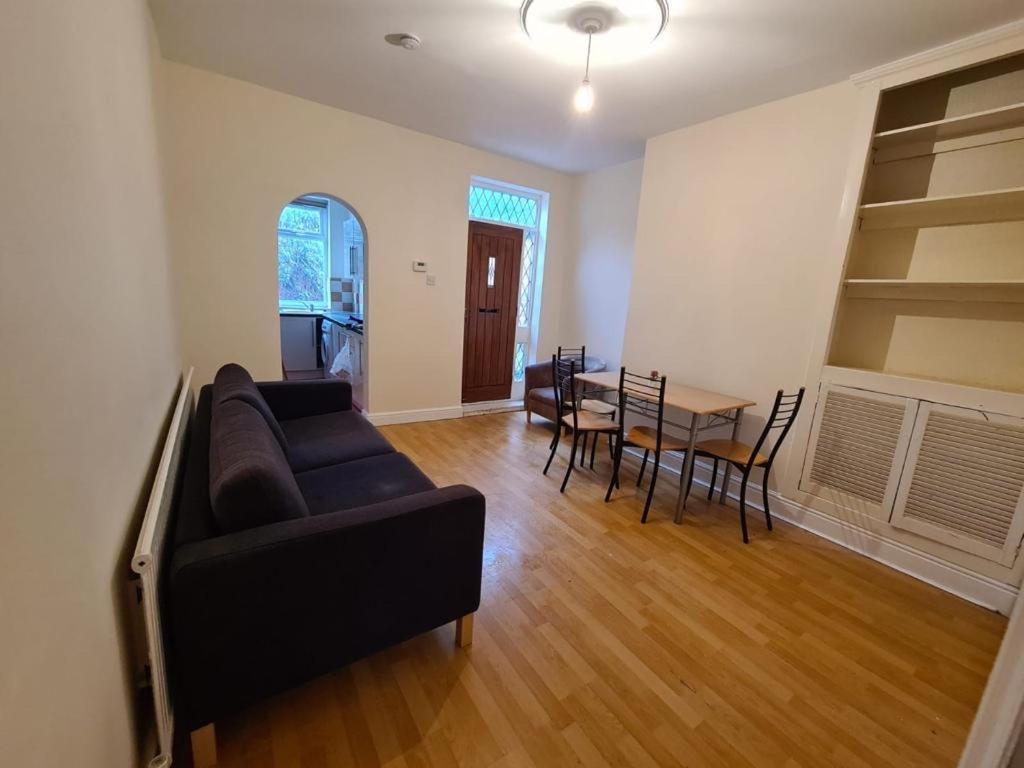 Budget Double En-Suite Bedroom เชฟฟิลด์ ภายนอก รูปภาพ