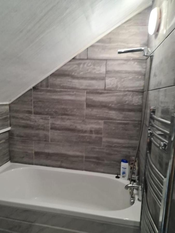 Budget Double En-Suite Bedroom เชฟฟิลด์ ภายนอก รูปภาพ