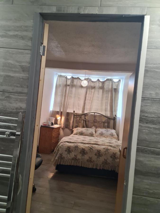 Budget Double En-Suite Bedroom เชฟฟิลด์ ภายนอก รูปภาพ